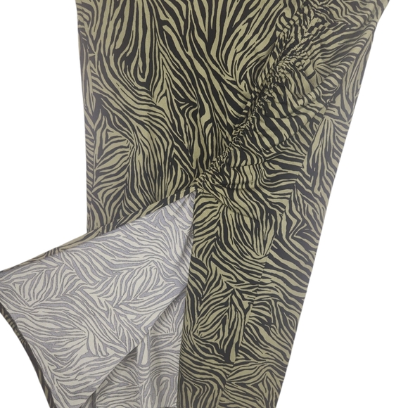 MICHAEL KORS, Women's green and black straight skirt with rusching & split. - Picture 2 of 5